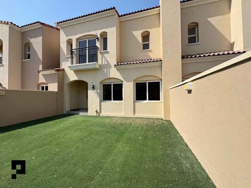 NEXT TO PLAYGROUND| READY | MIDDLE UNIT | TYPE C