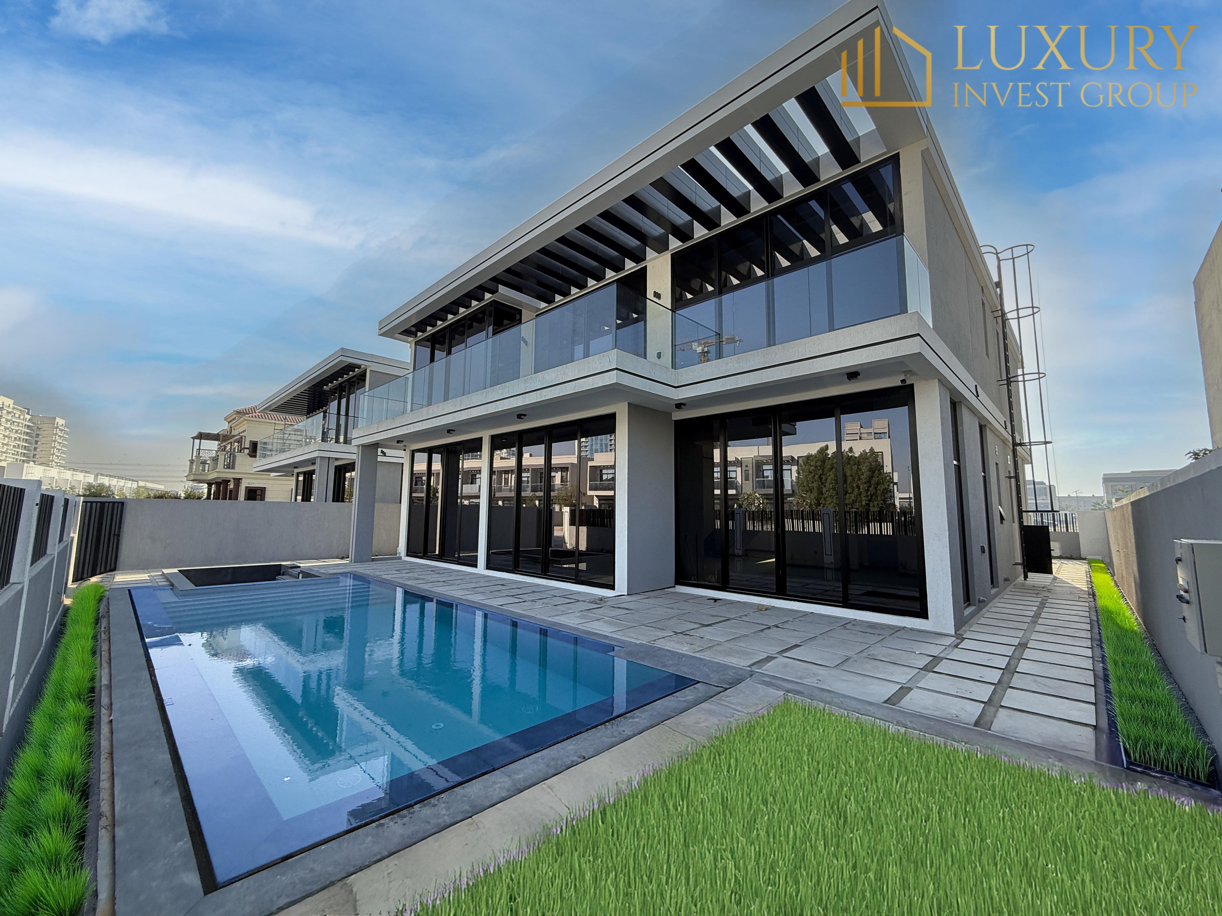 Custom Build | Private Pool | Park Backing