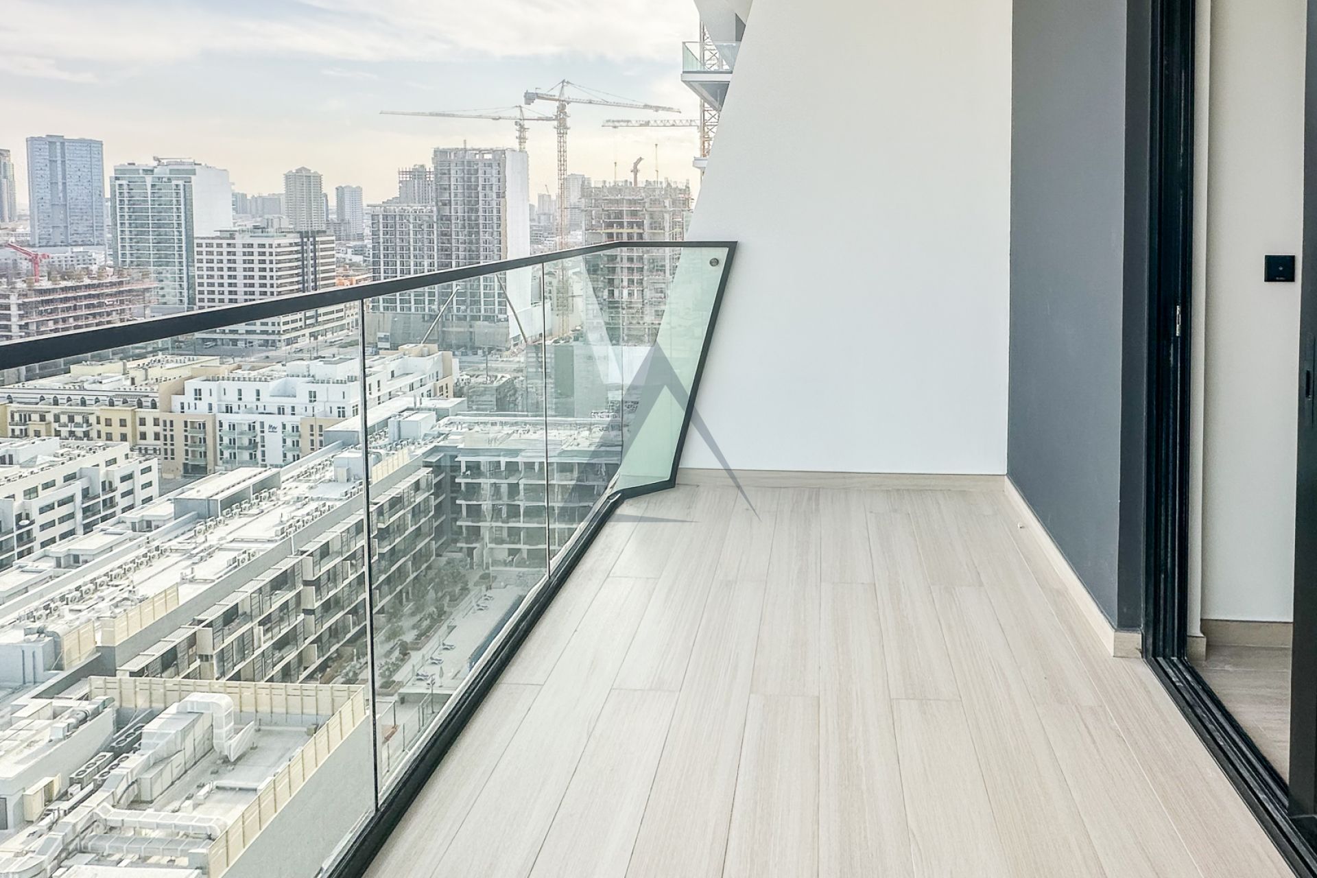 Elegant 3 BR | Marina Skyline View |Prime location