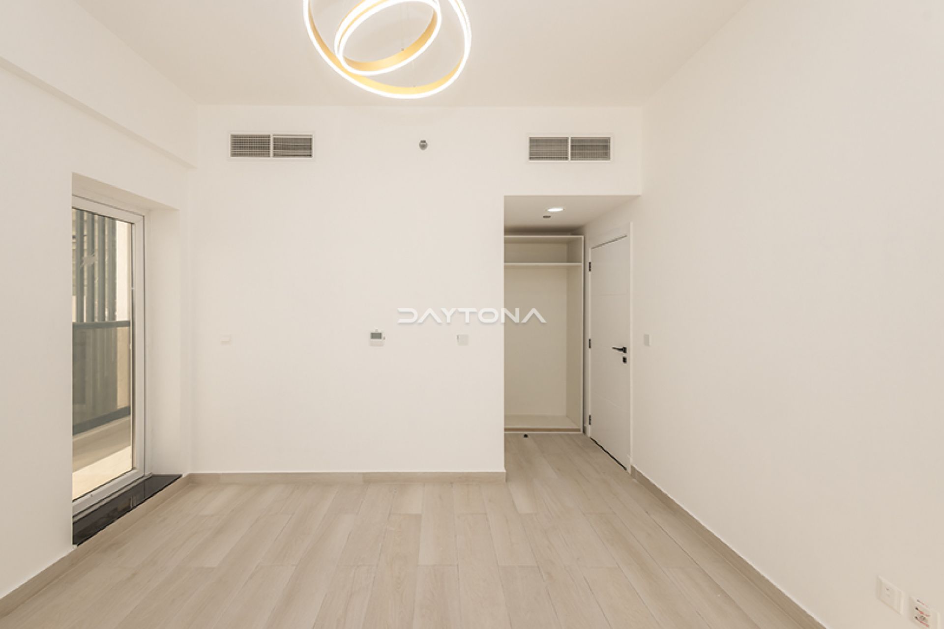 BRIGHT 2BED | DUBAI SKYLINE VIEW | FAMILY BUILDING