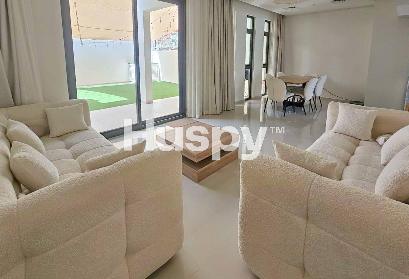 Unfurnished | Closed Kitchen | Large Layout