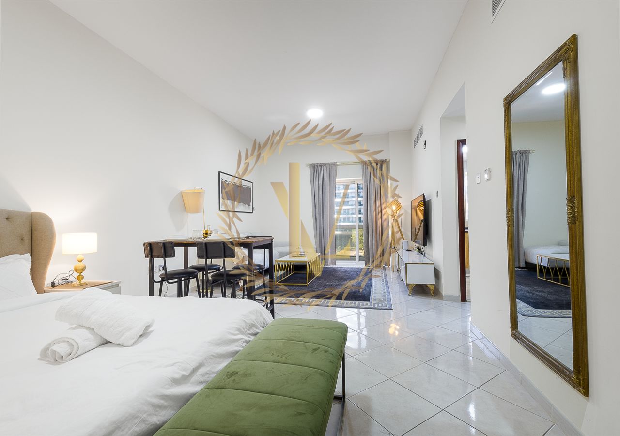 Huge Studio next to Marina Walk in Dubai Marina - 10 mins to JBR, 7 mins to Metro