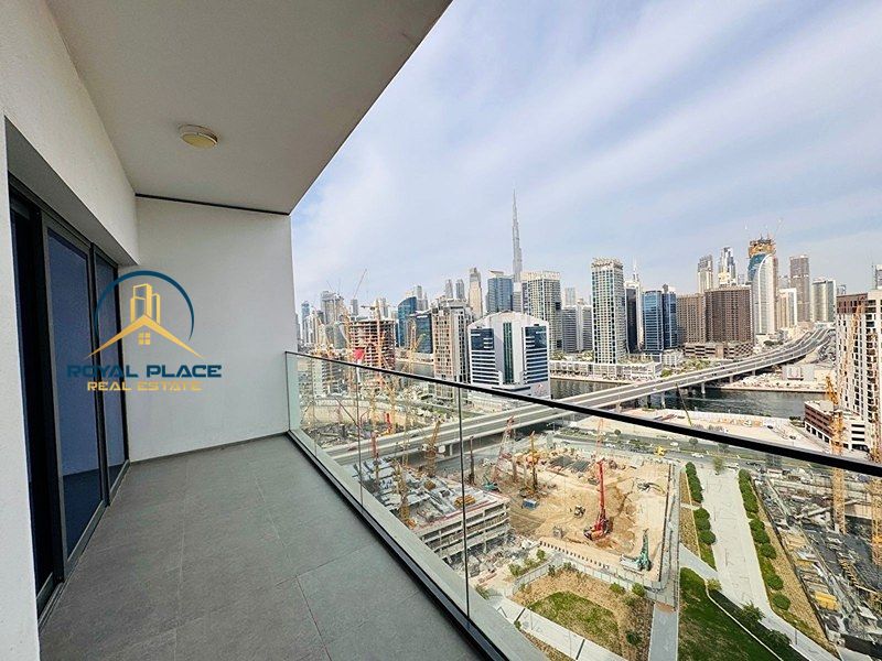 Burj Khilfa View | Great Area | Vacant | Bright