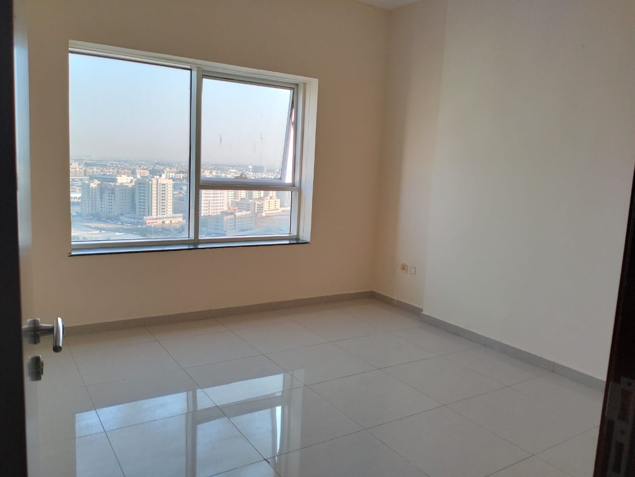 READY TO MOVE FOR FAMILYS 1BHK WITH OPEN VIEW BALCONY WITH BUS F22 F24 1CHQ PAY