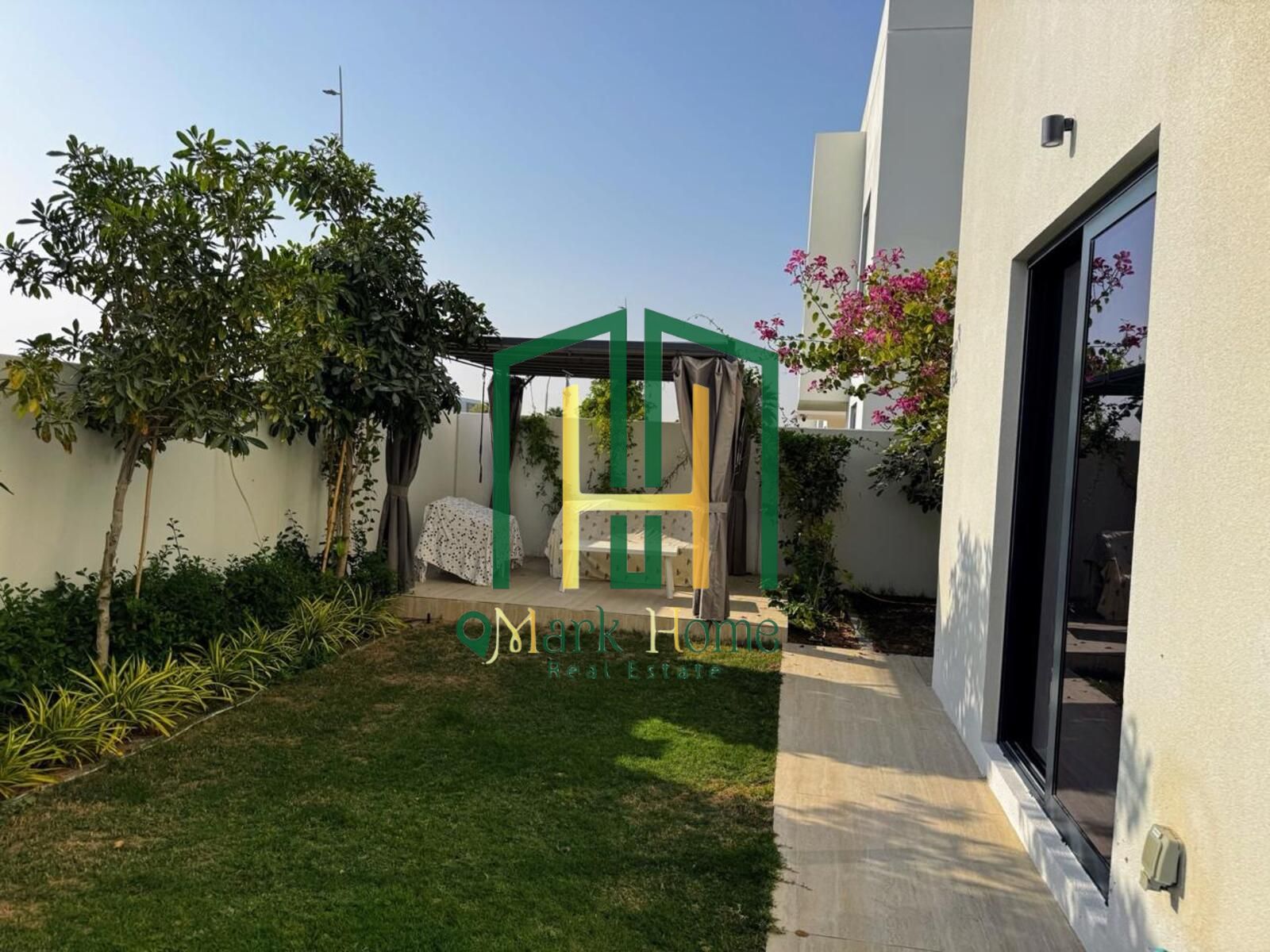 Personal Used | Upgraded Landscape |Luxurious Unit