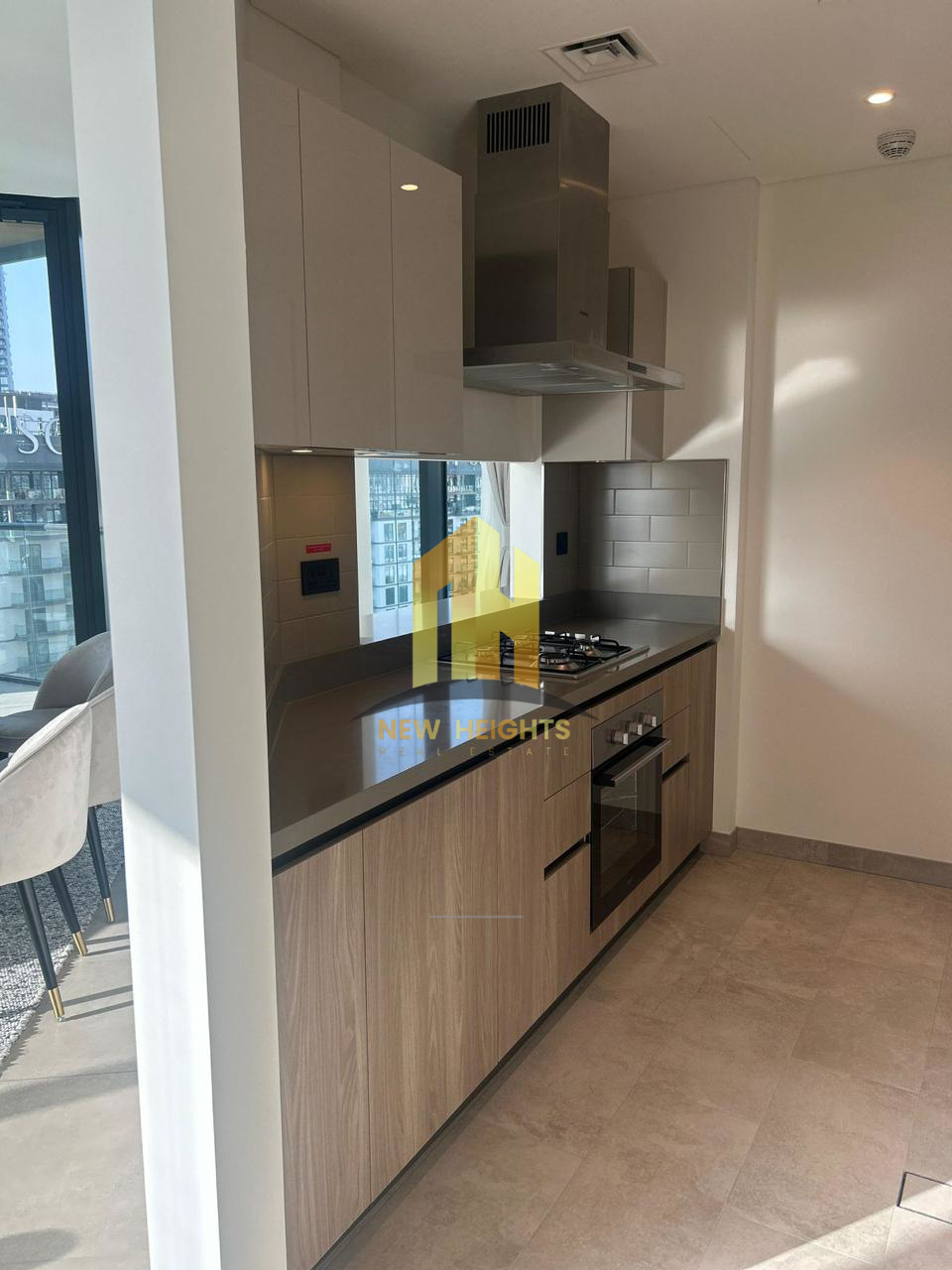 LUXURY 1BR | High Rol | Prime Location