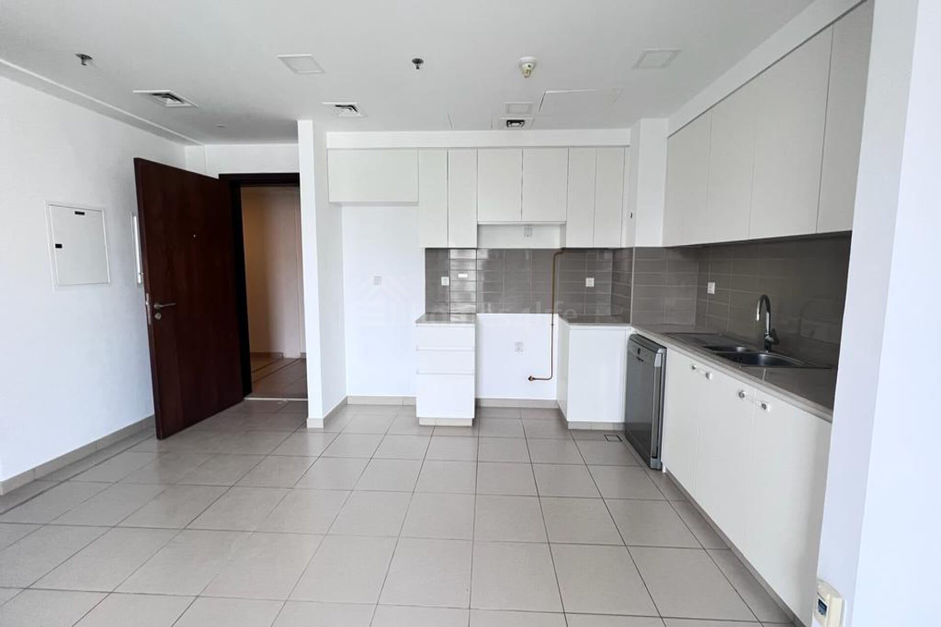 Spacious | Pool View | Vacant by 20th March