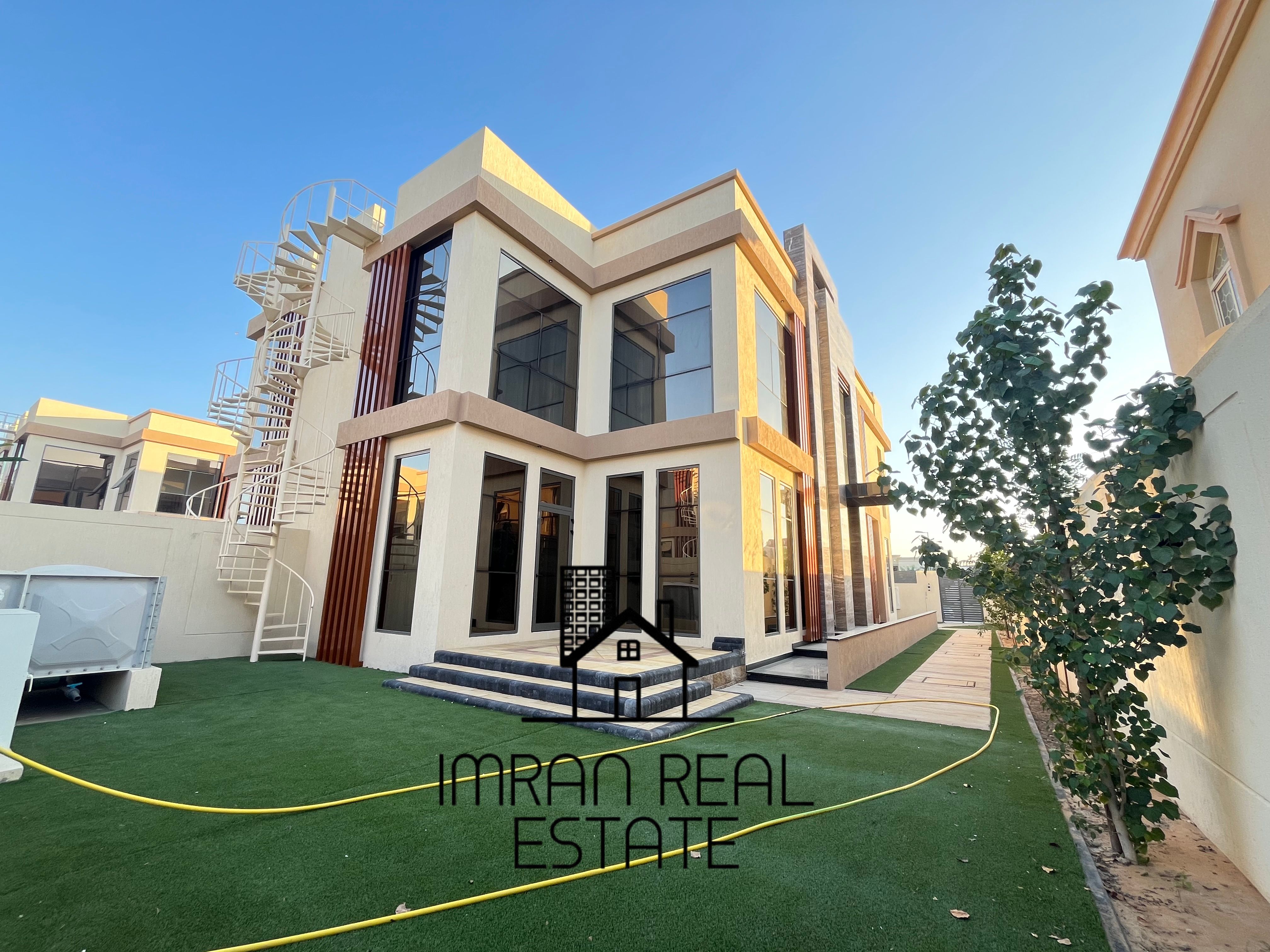Luxury brand new 5 BR villa with private lawn and parking on prime location