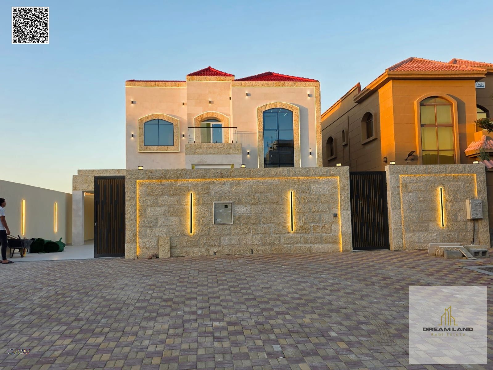 Deluxe villa including water, electricity, and air conditioning / Freehold / Prime location close to all services