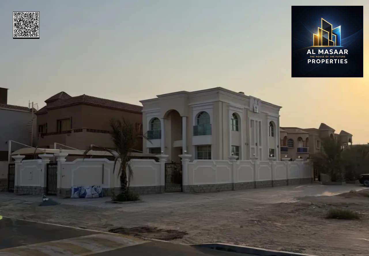 Villa in a strategic location on a corner of two streets, ready to move in, close to all services, including electricity, water, and air conditioning.