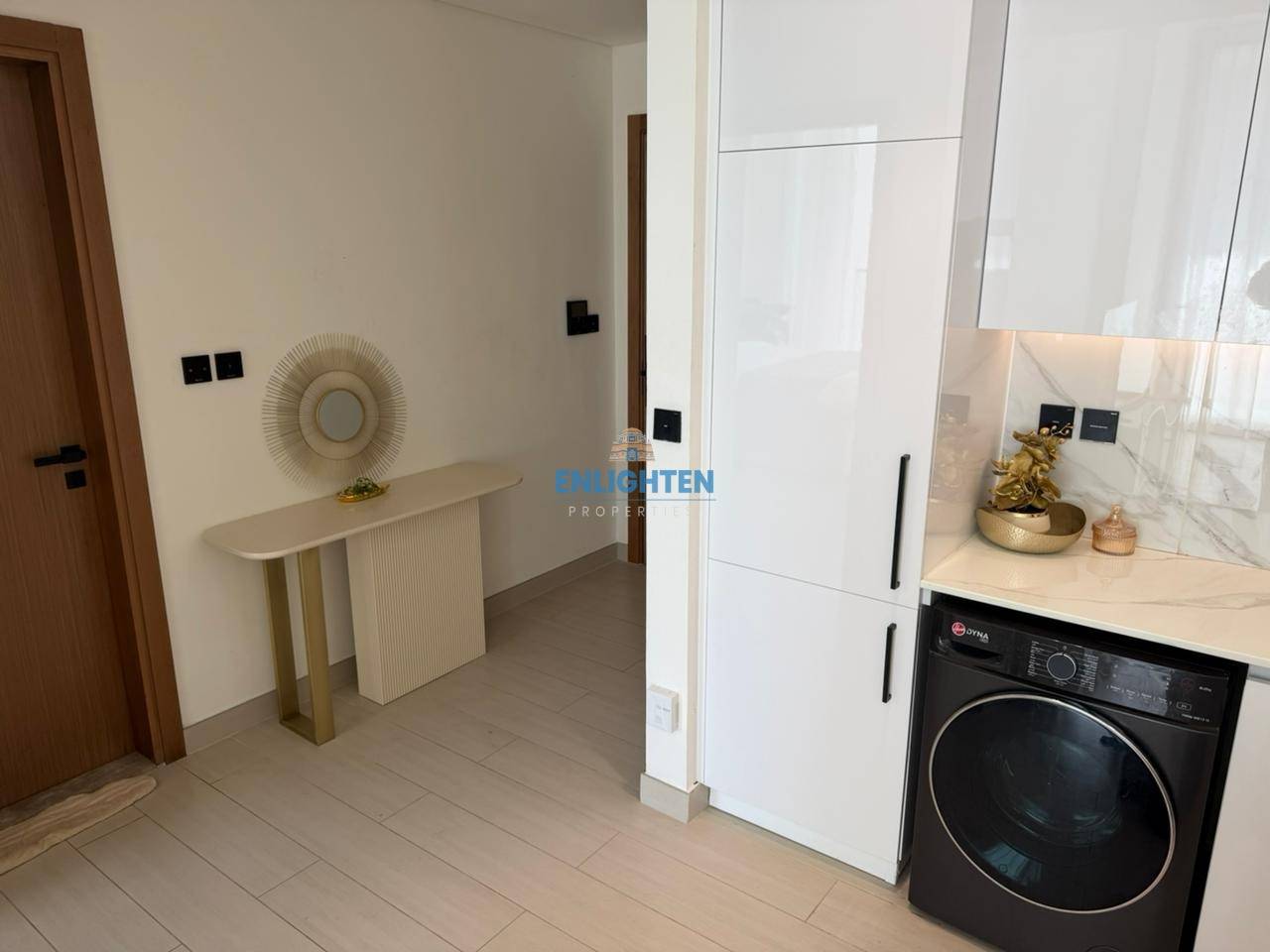 1BHK | FURNISHED | NEAR CIRCLE MALL | READY TO MOVE