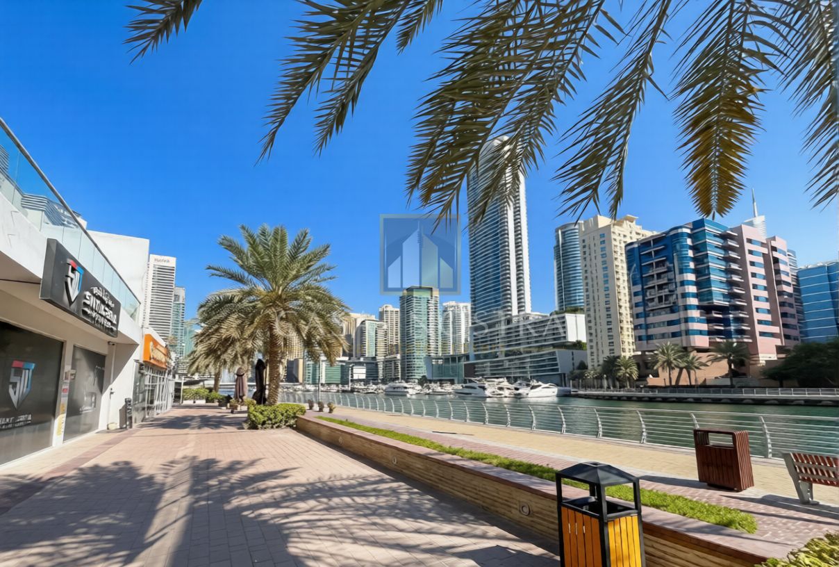 Shop / Fitted / Access to marina walk / Ready