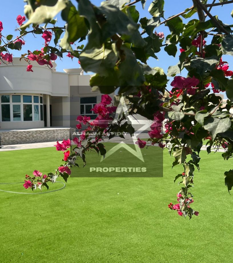 Elegant Single storey I Massive garden and POOL I Call now to view