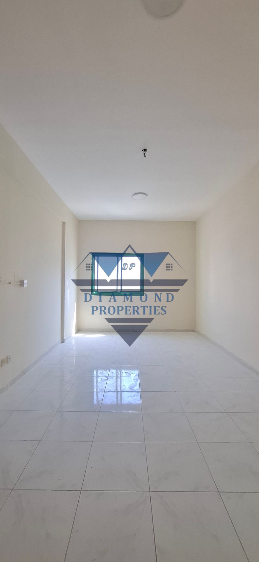 Very hot offer neat and clean building peacefully building good management 2bhk one washroom cantral Ac with balkany available just 32k Fully light