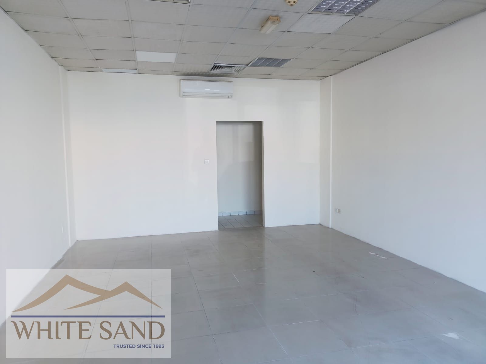 READY SHOP FOR RENT AT 55K SPAIN CLUSTER