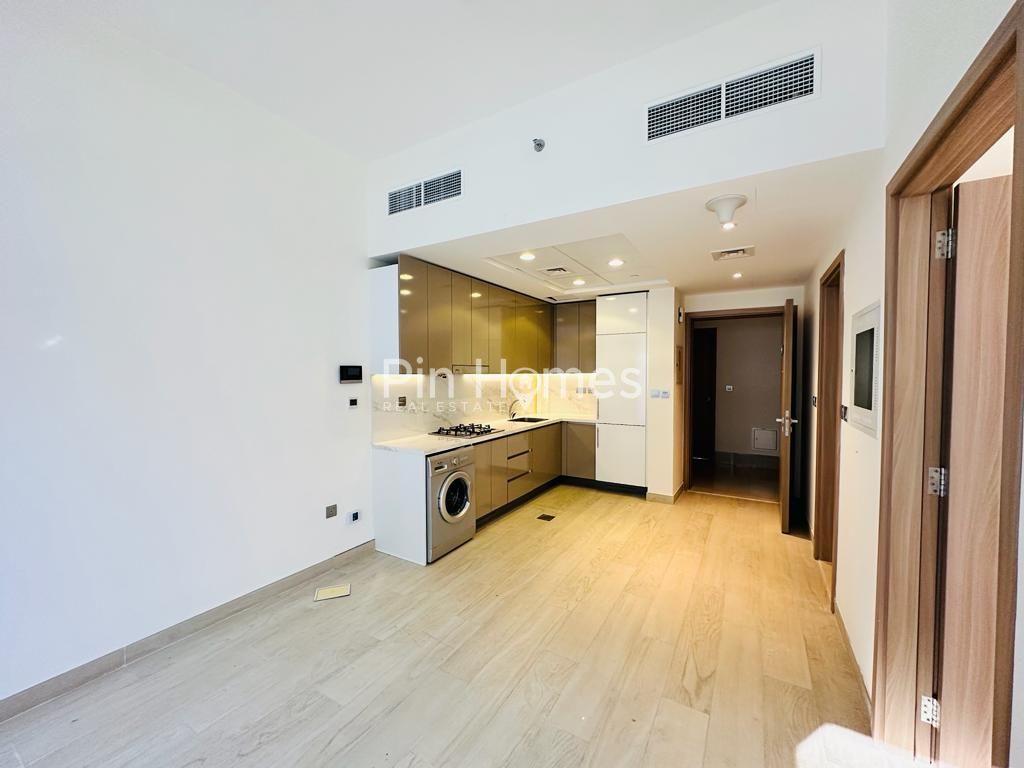 Prime Location | Spacious 1 BR | Vacant