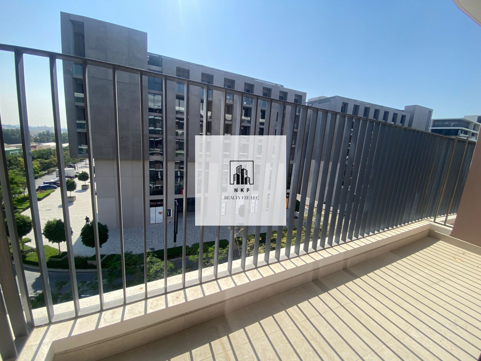 Spacious luxurious 1bhk apartment with balcony 2 bathrooms closed kitchen