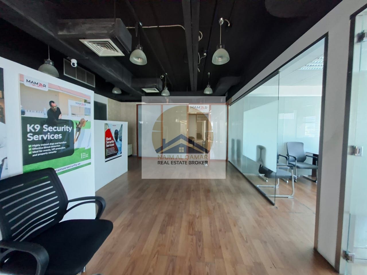 A/C free, luxurious office at prime location@1040sqft