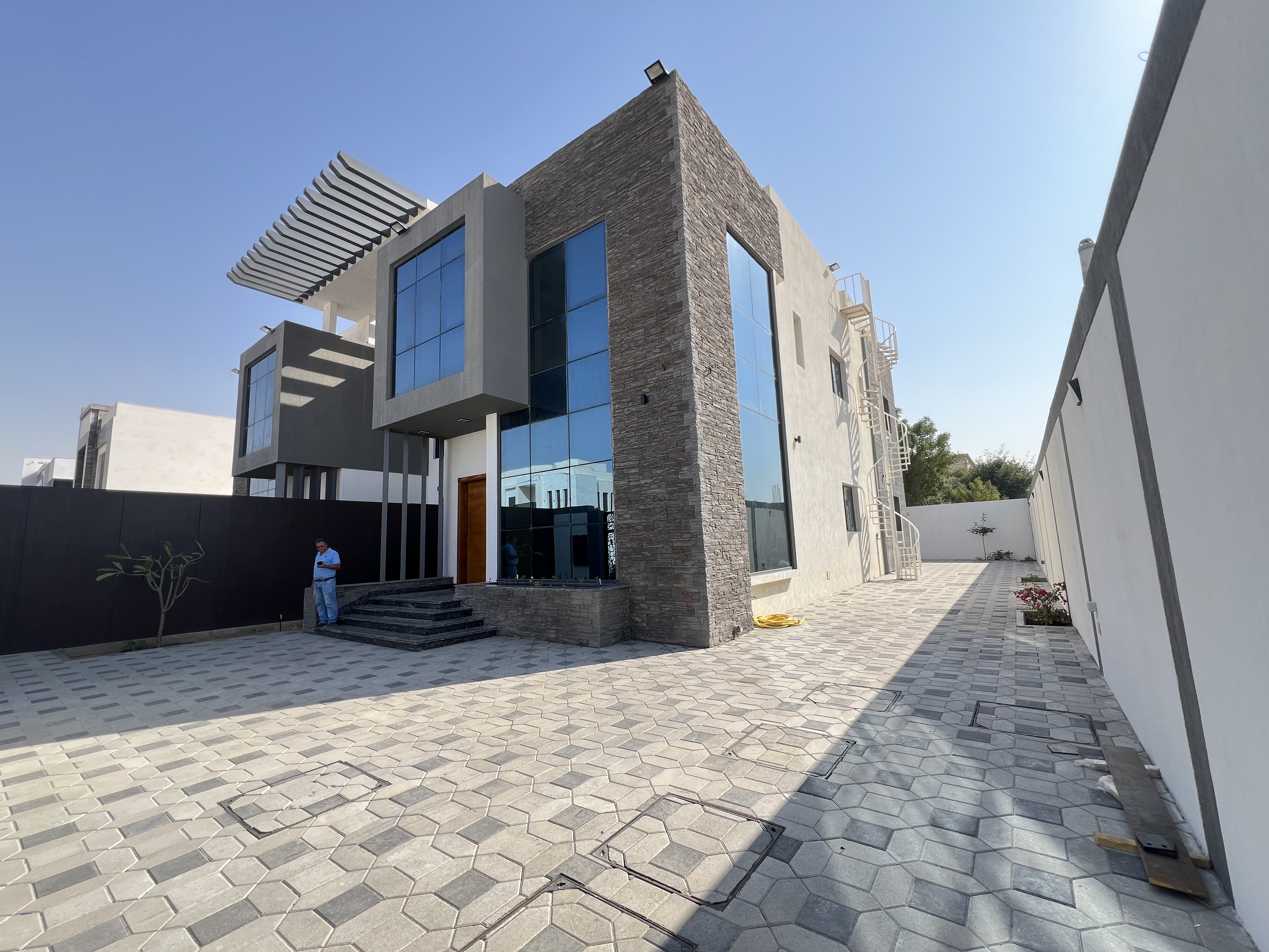 Modern design brand new 5 Badroom villa with maid room in Al hoshi area price 190k