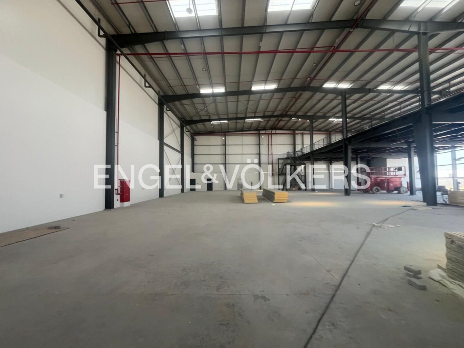 New | 164 KW | Available 15th March | High Ceiling
