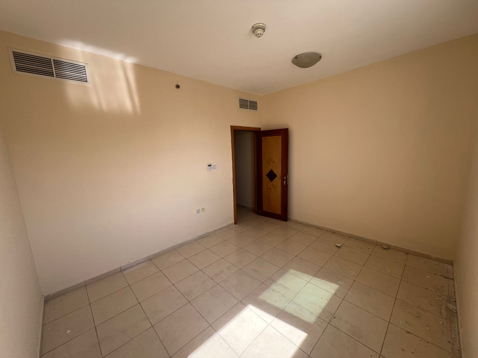 one-bedroom apartment with a living room is available for rent in Al Qulaya. This apartment boasts a prime location with easy access to all essential