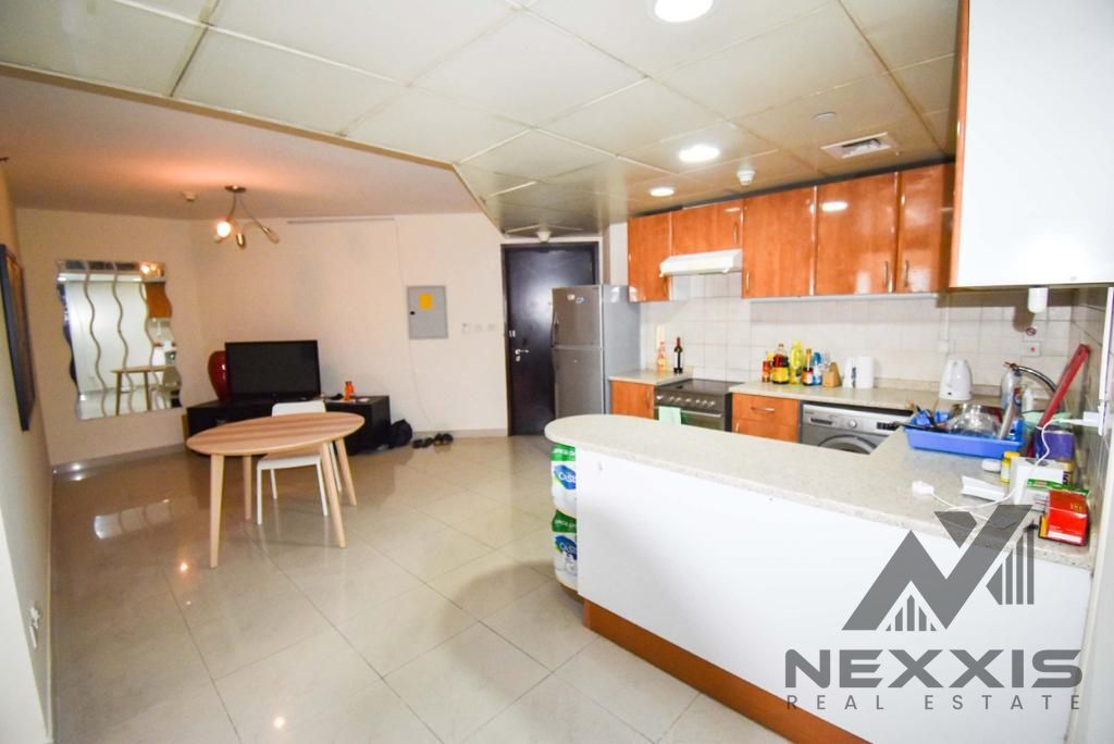 2 BEDROOM / SEMI FURNISHED / CLOSE TO METRO