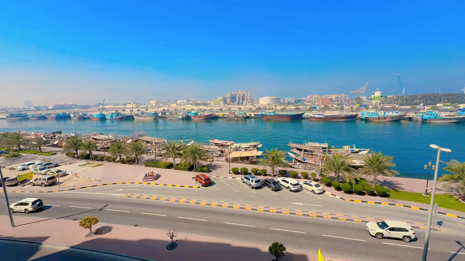 for Rent – One-Bedroom Apartment in Jubail with a Full Sea View A unique opportunity to live in a nearly new apartment with a stunning sea view, whe