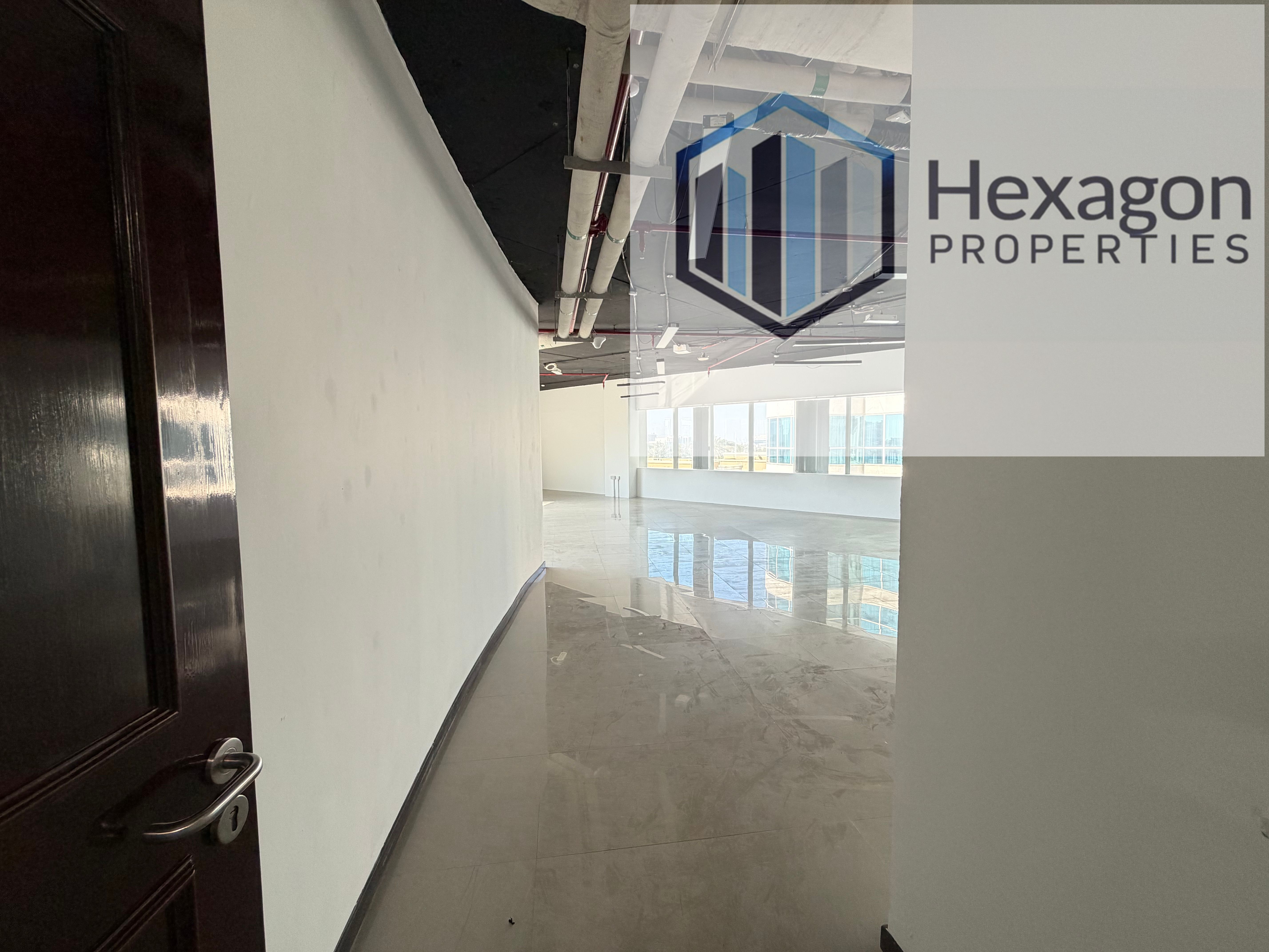 SPACIOUS OFFICE FOR RENT||3 PARKINGS ||BEST LOCATION||AED135K