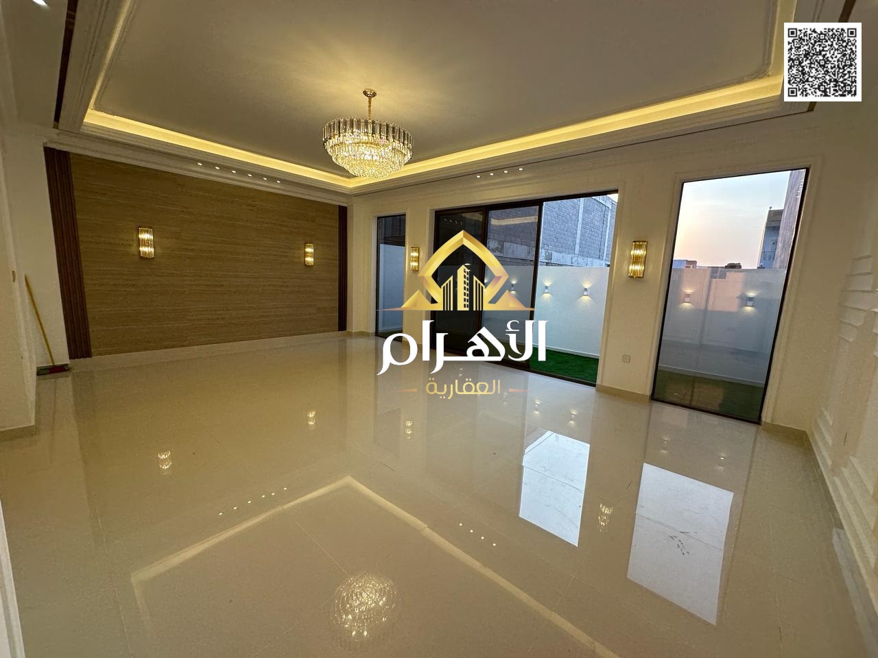 A villa among the most luxurious villas in Ajman, built and finished to a super deluxe standard, with a very large building area and rooms, freehold o
