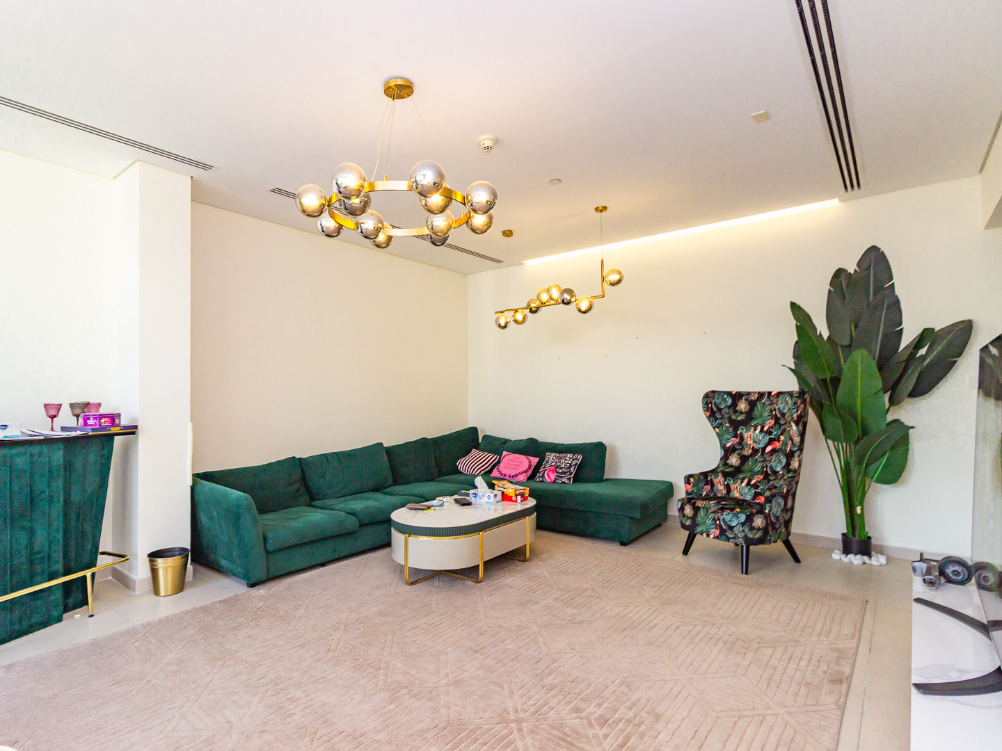 Fully Furnished / Top Floor Terrace Apartment