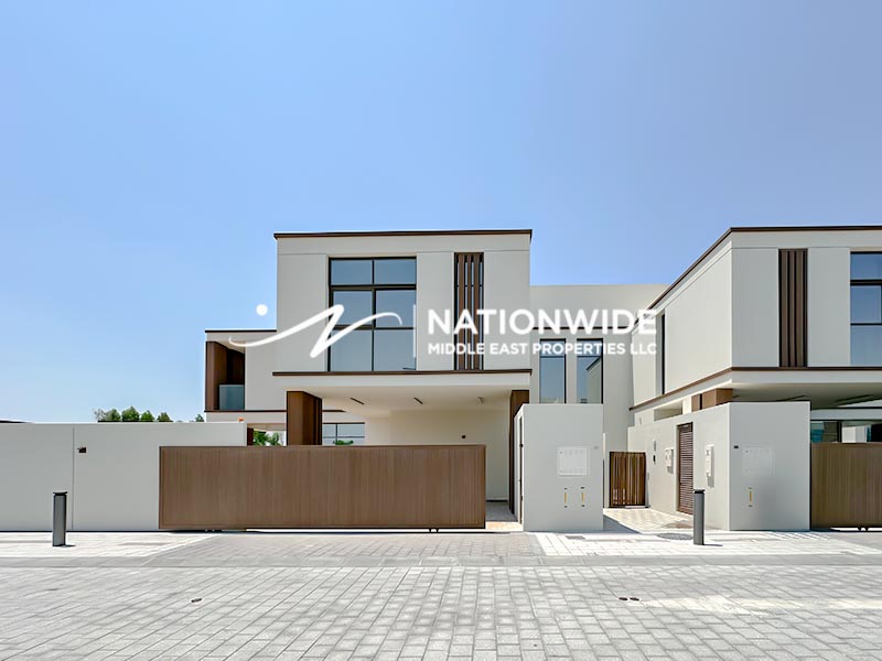 Charming 3BR | Modern Living | Double Row