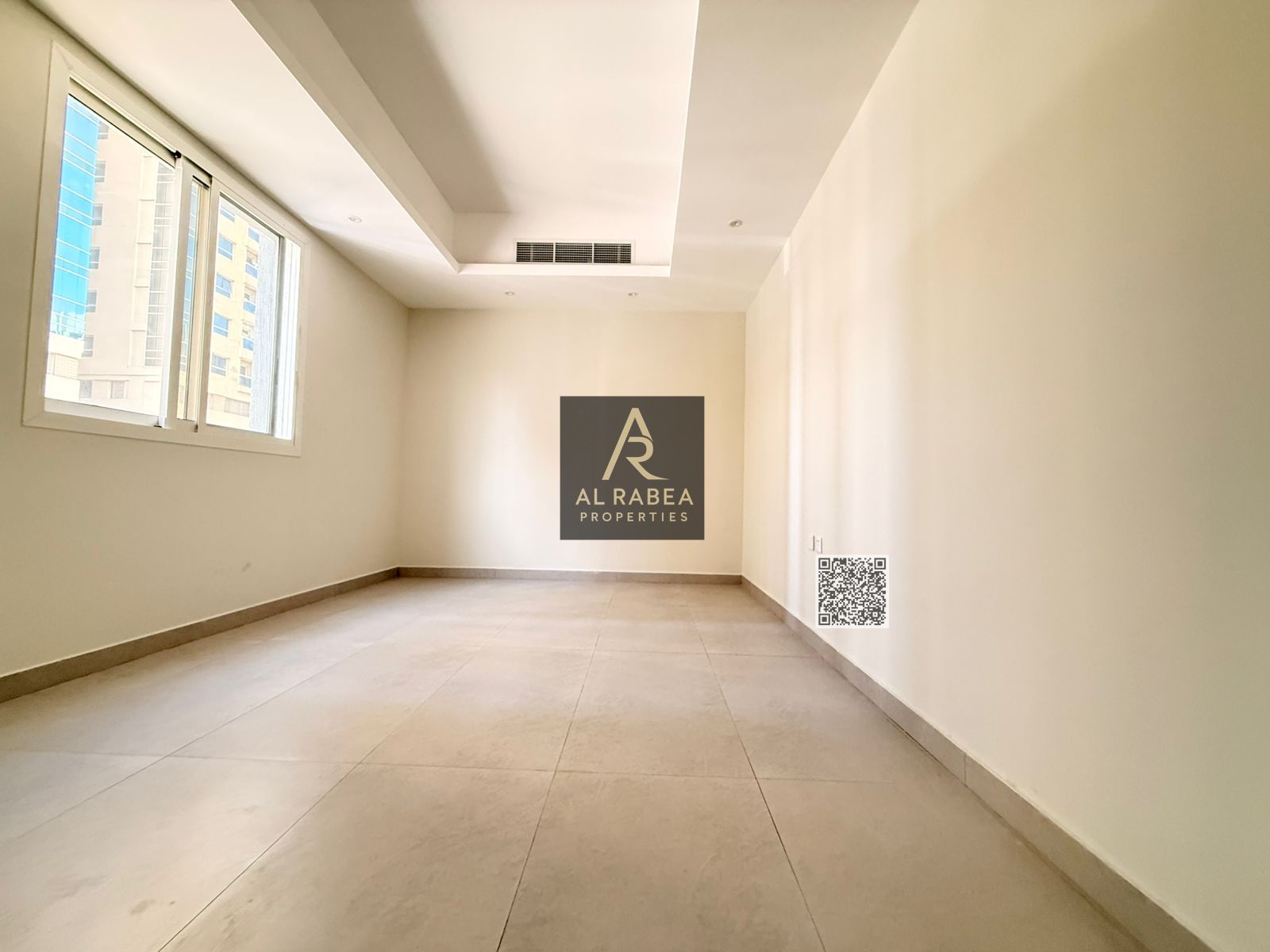 One-bedroom apartment with a living room, first occupancy. Located in Al Hamidiya, close to Al Jurf 2. Two bathrooms. Central air conditioning. An