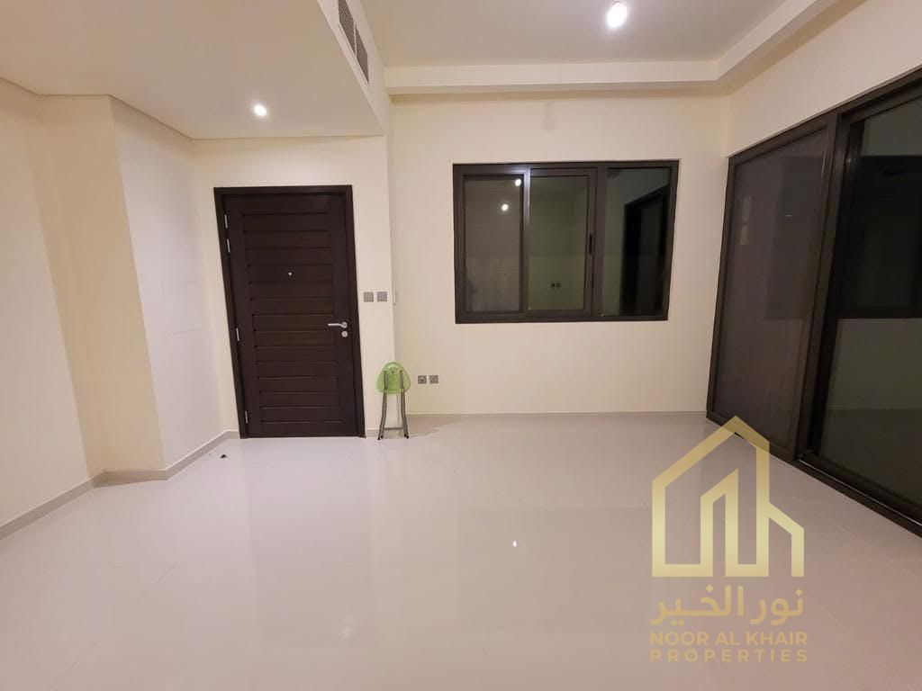 Stand Alone TH l Corner Unit l Unfurnished