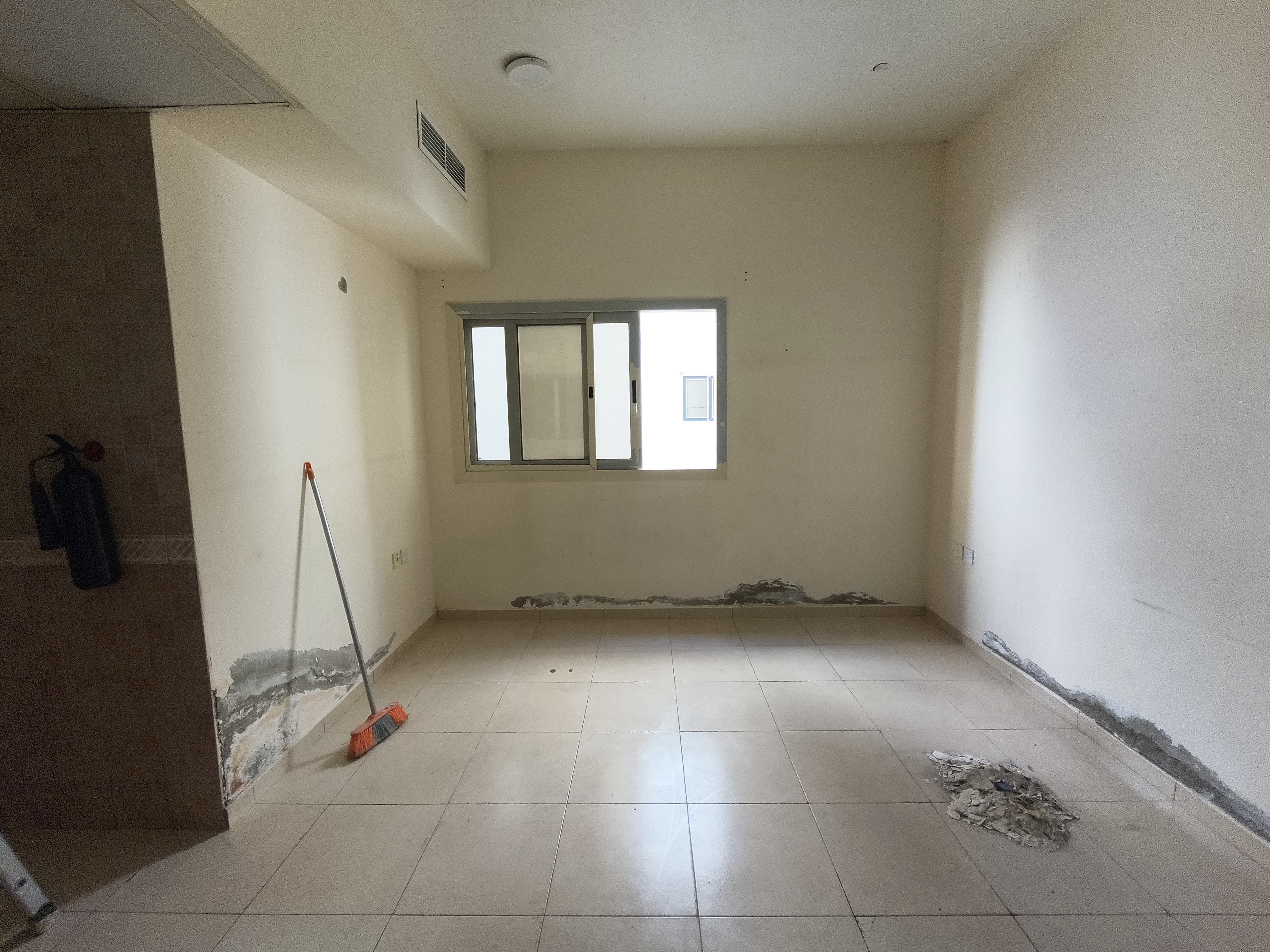 Spacious and Lavish studio with central AC, separate kitchen near to Safari Mall