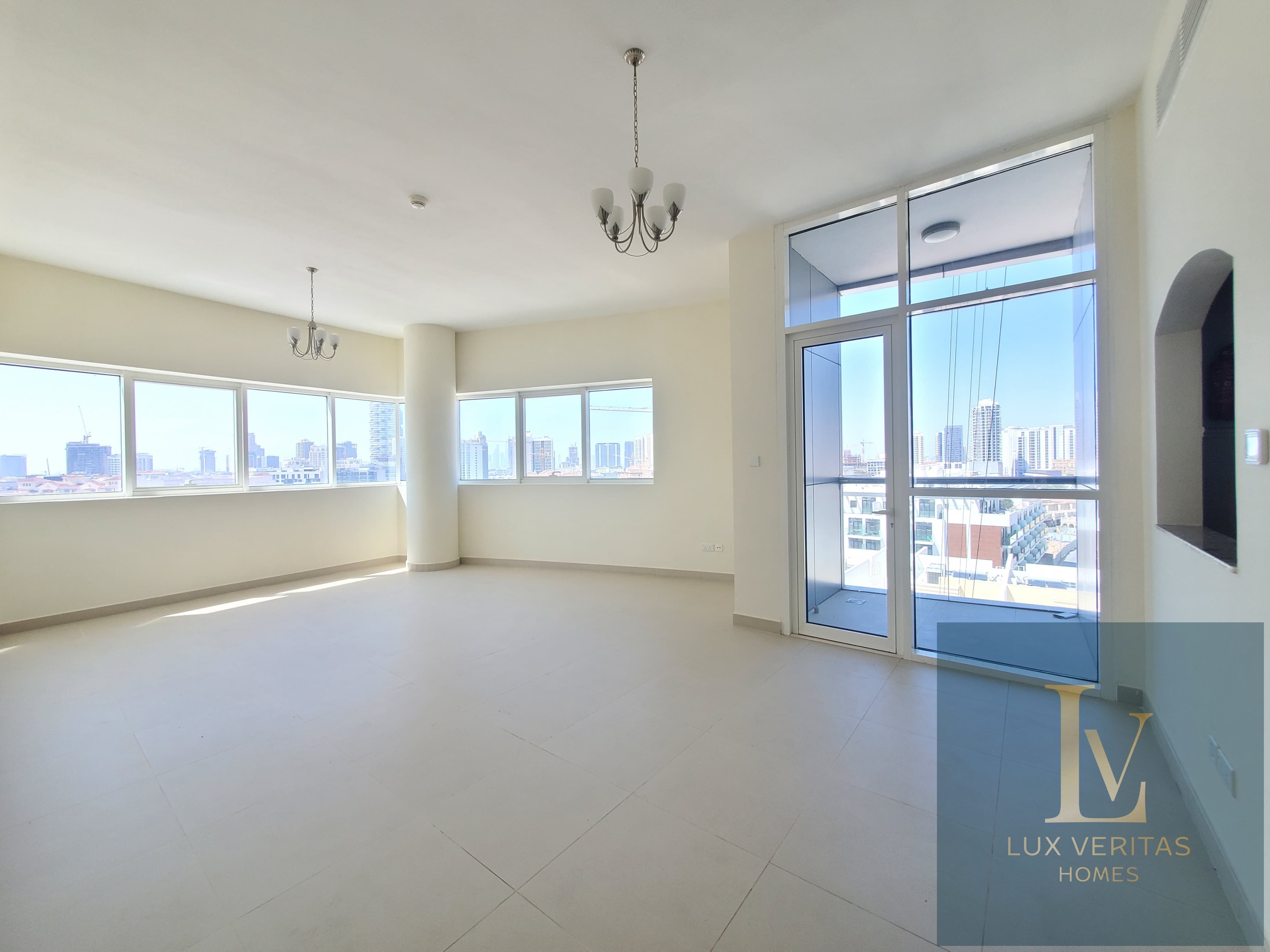AC Inclusive | 12 Cheques | Kitchen Equipped