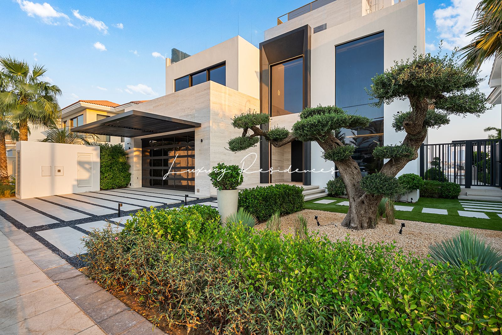 ** Exquisite Brand New Beach Villa Close To Tip **