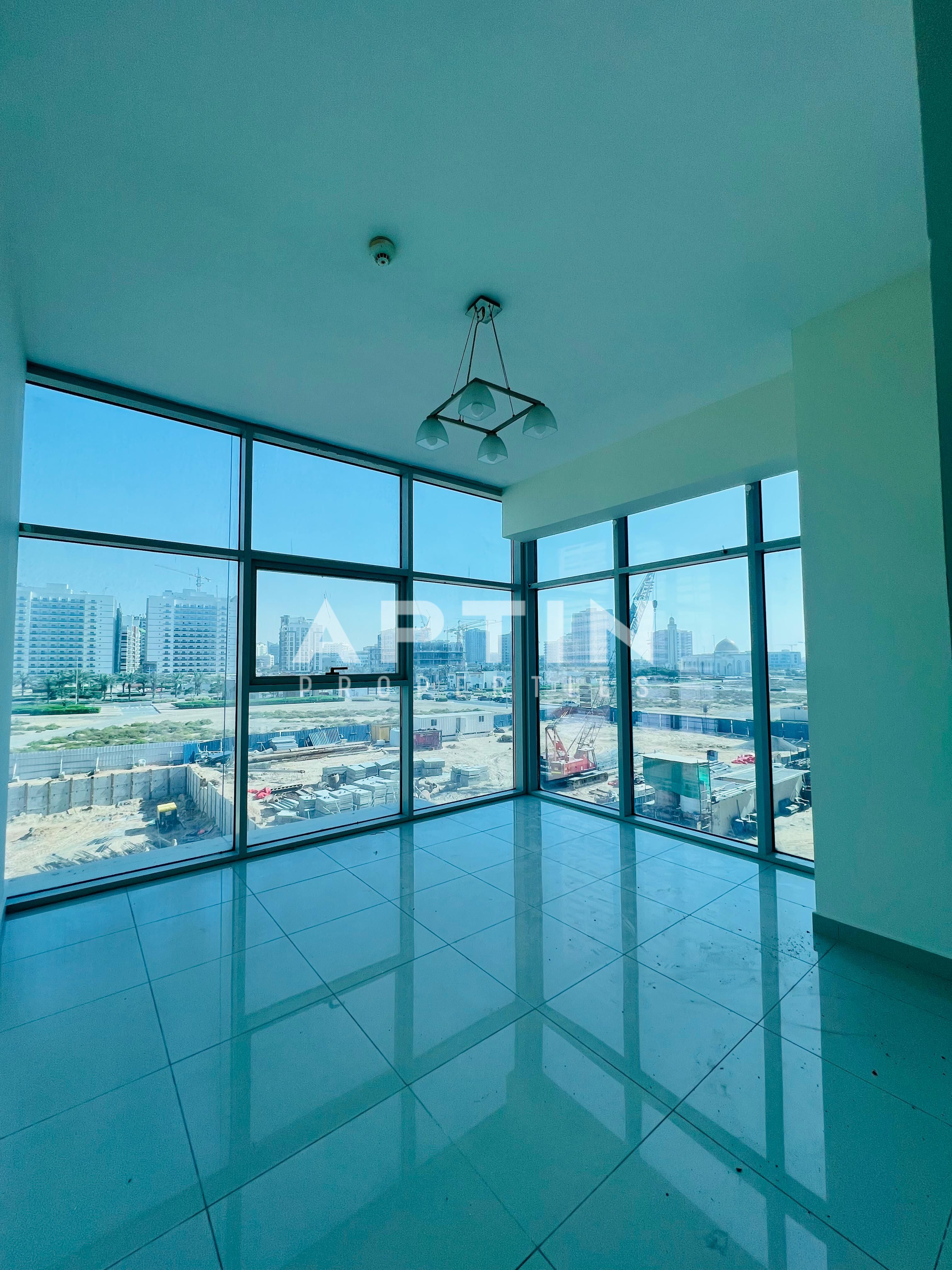 Spacious 2 Bedroom Apartment | Semi-Open Kitchen | With Balcony | Prime DLRC Location