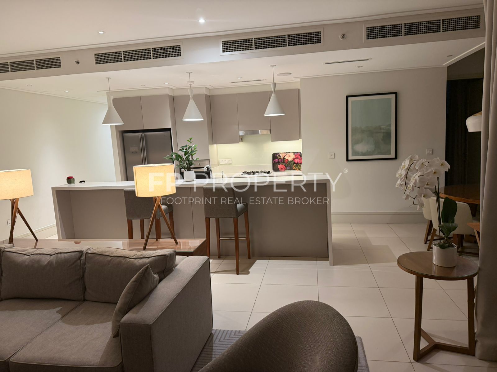 Luxurious 2 BrApartment | High Floor