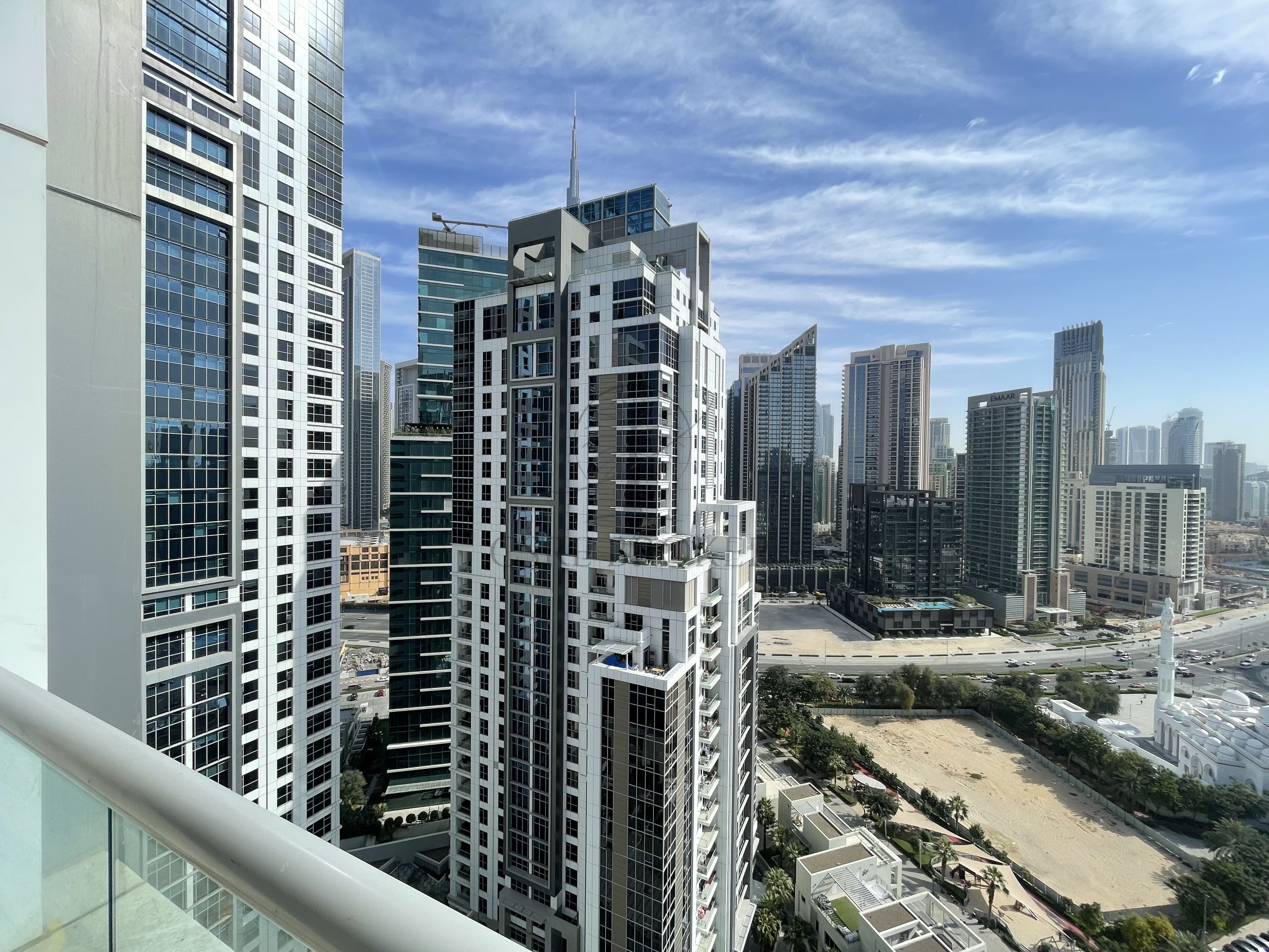 Upgraded All ensuite 3 Bed Close to Metro