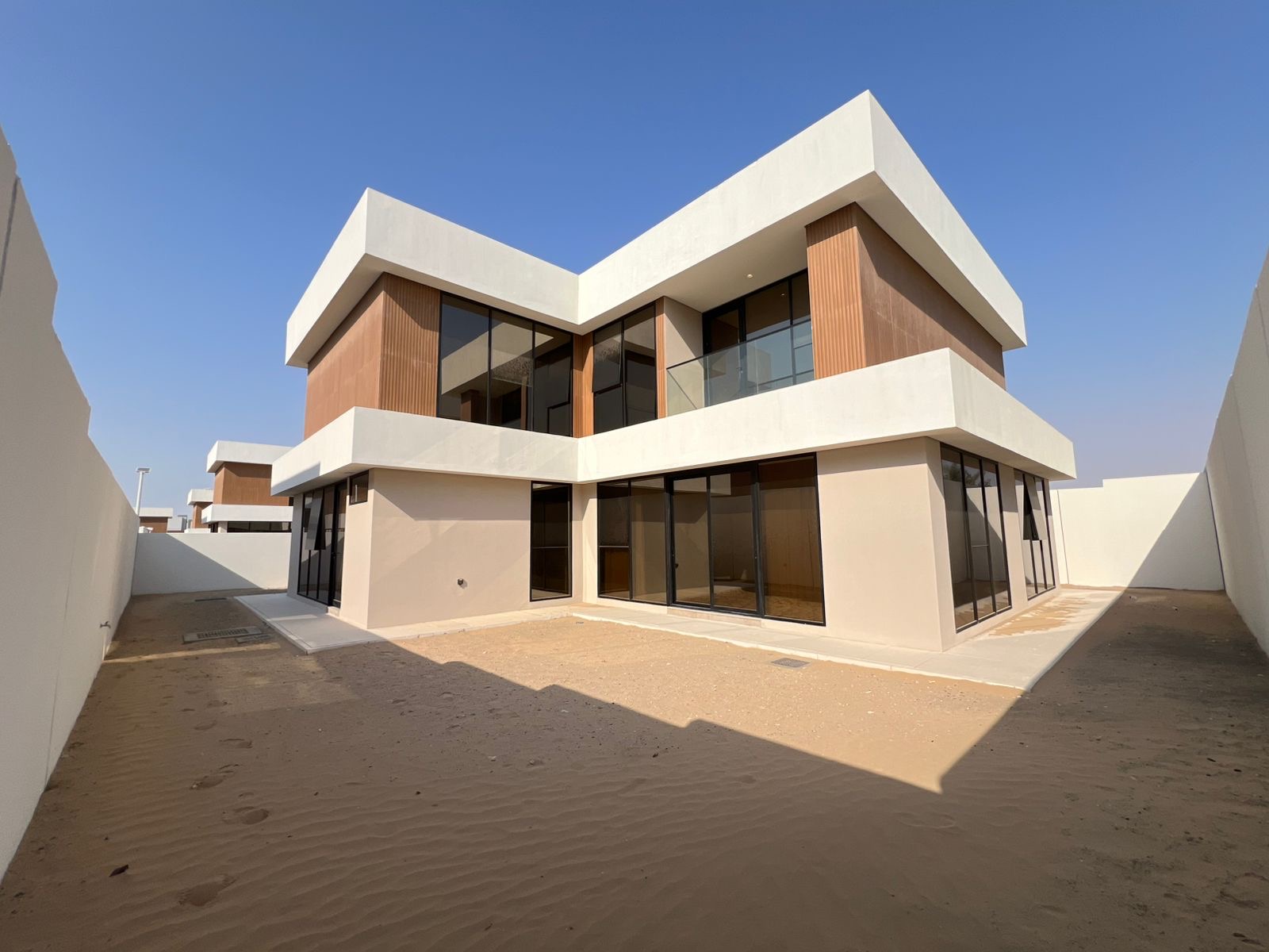 Brand New and luxurious 4 bhk villa available in Garden City Sharjah