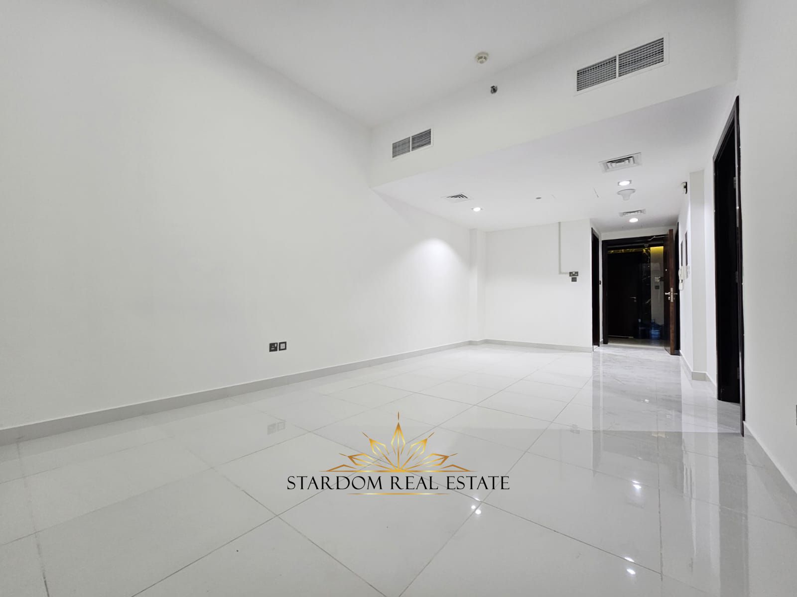1 BEDROOM | CLOSED KITCHEN | VACANT NOW