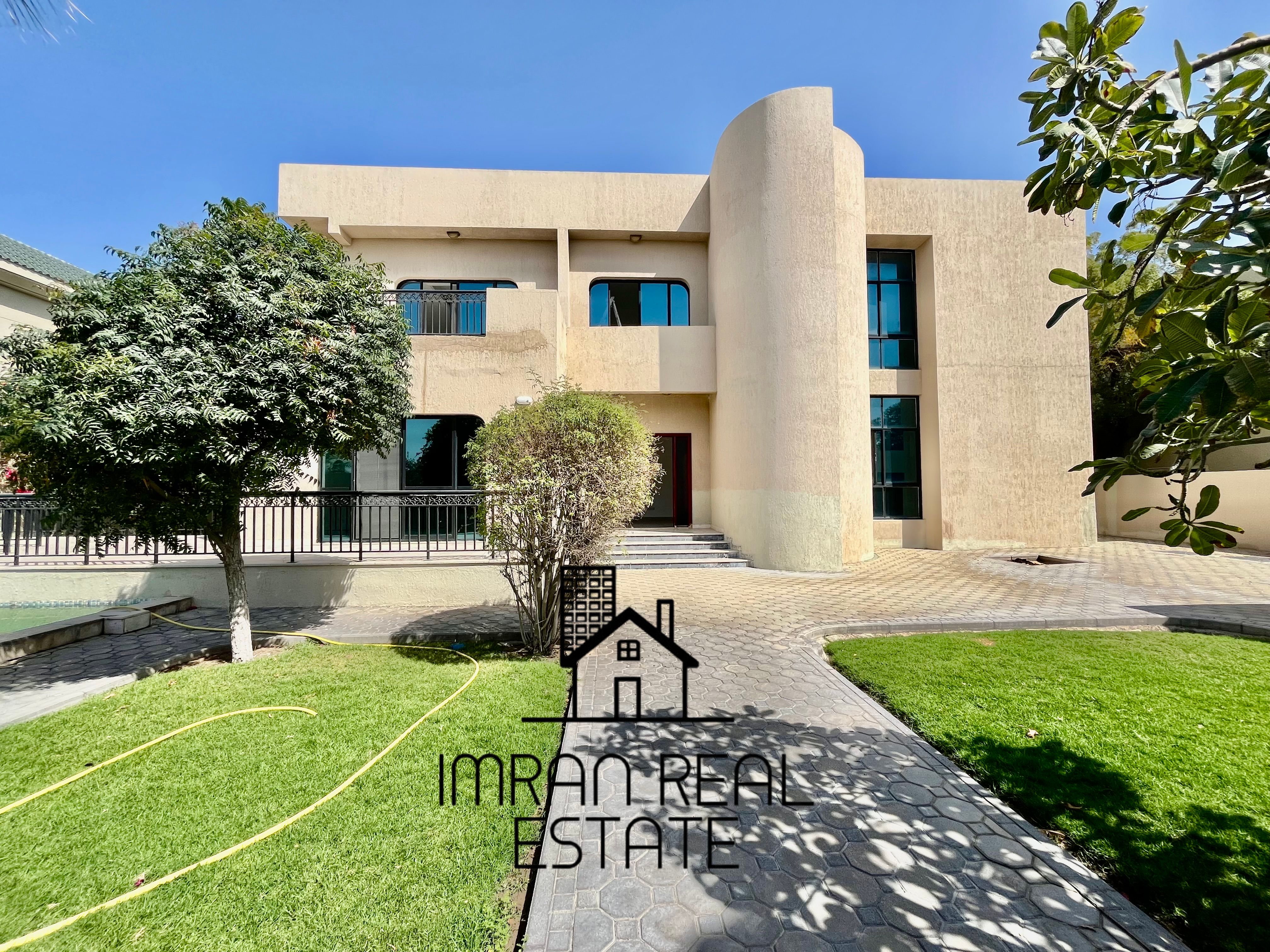 Very big 4BR Villa With Pool and Lawn Mater room, Maid room