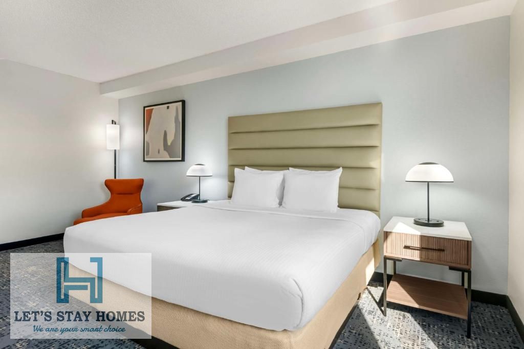 Luxury Standard Room | No Kitchen I Pool | Fully Equipped Gym | Housekeeping | Free Parking | 24/7 Concierge