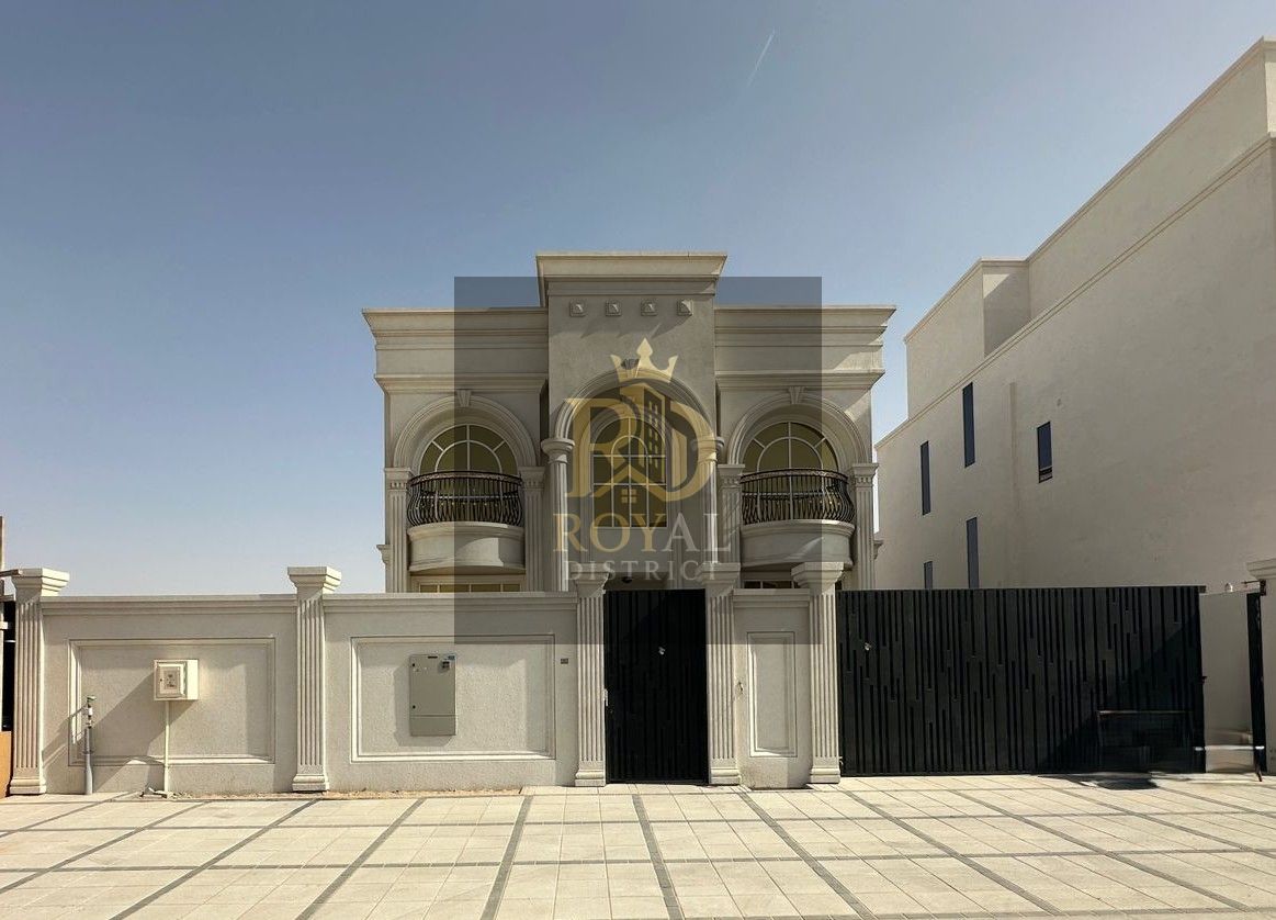 UNIQUE OPPORTUNITY | HUGE VILLA | CLASSIC LUXURY VILLA IN HOSHI | READY TO MOVE | PREMIUM LOCATION | SPACIOUS SPACES.