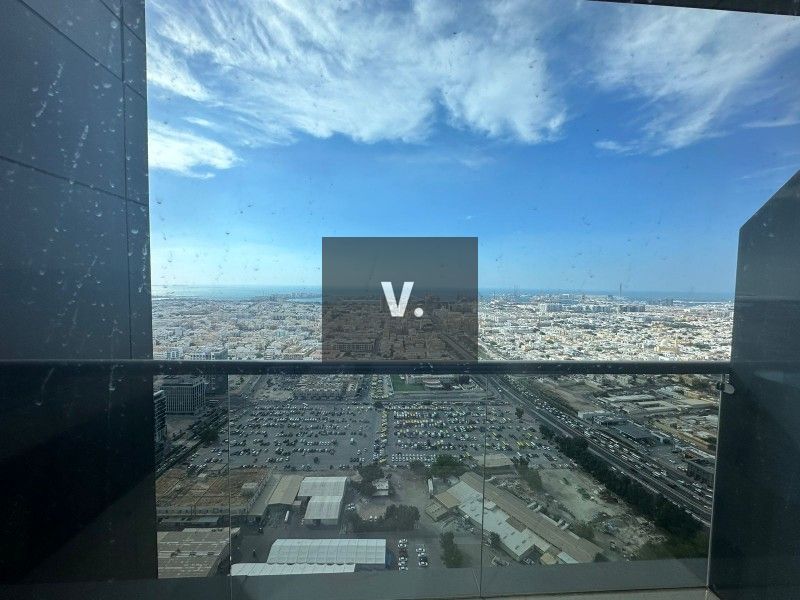 Great Layout| City Views | Close Metro