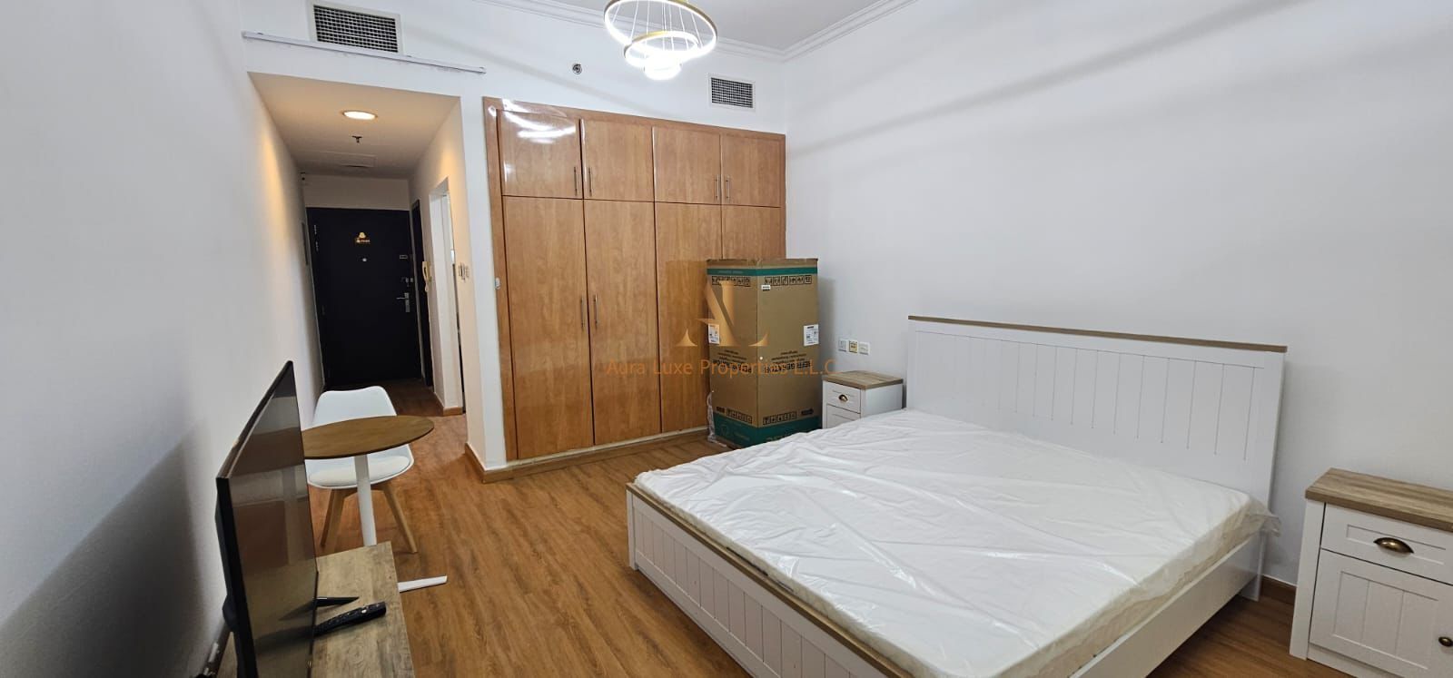 Spacious Apartment: Next to Metro Well maintained