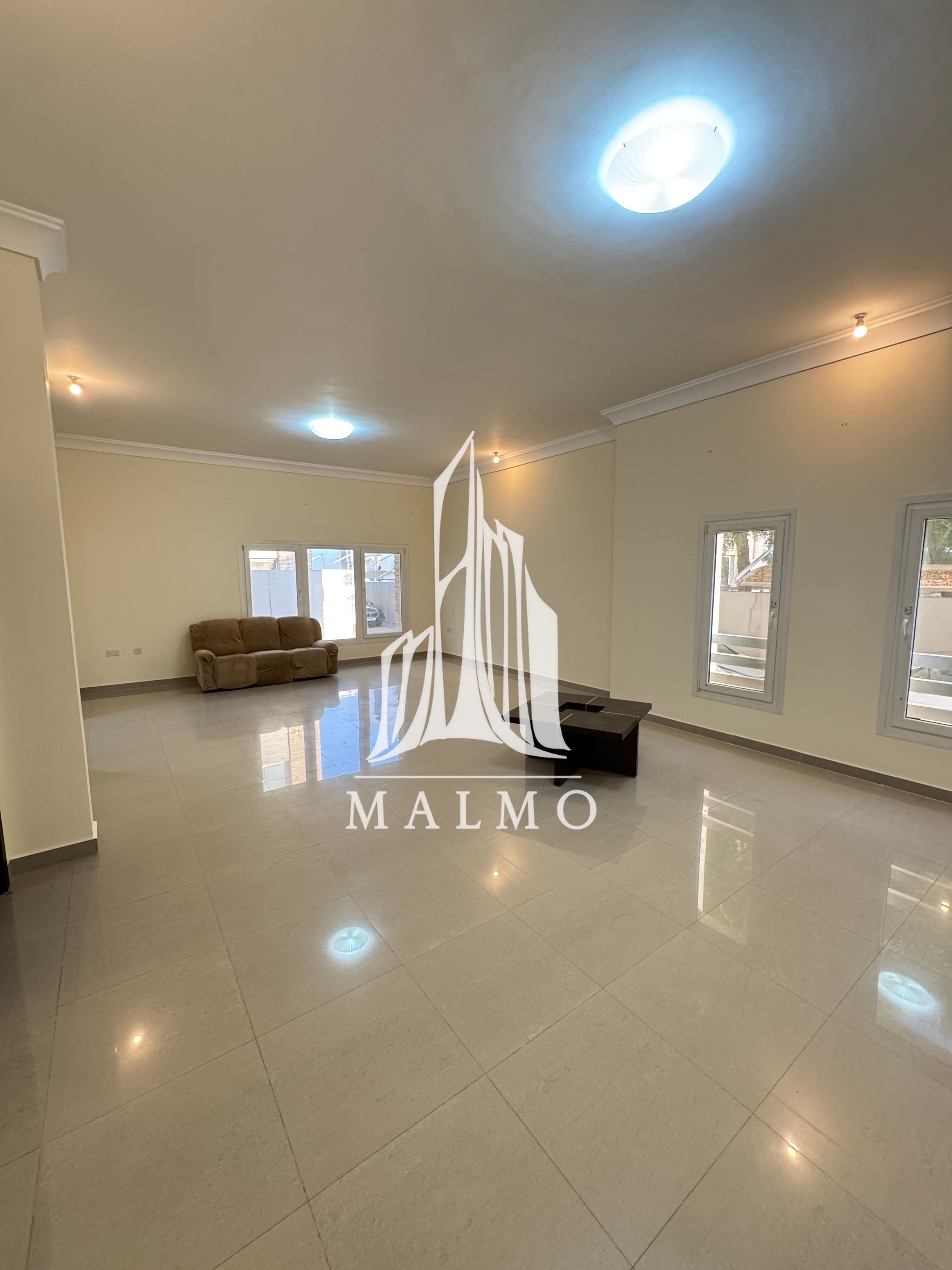 Huge and luxury villa for rent close to mosque and park