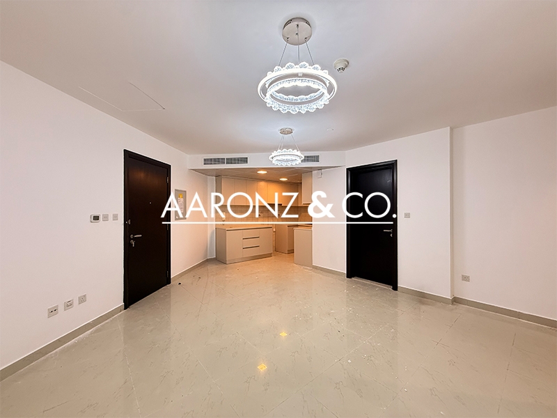 Mid Floor | Near to Metro | Upgraded Unit
