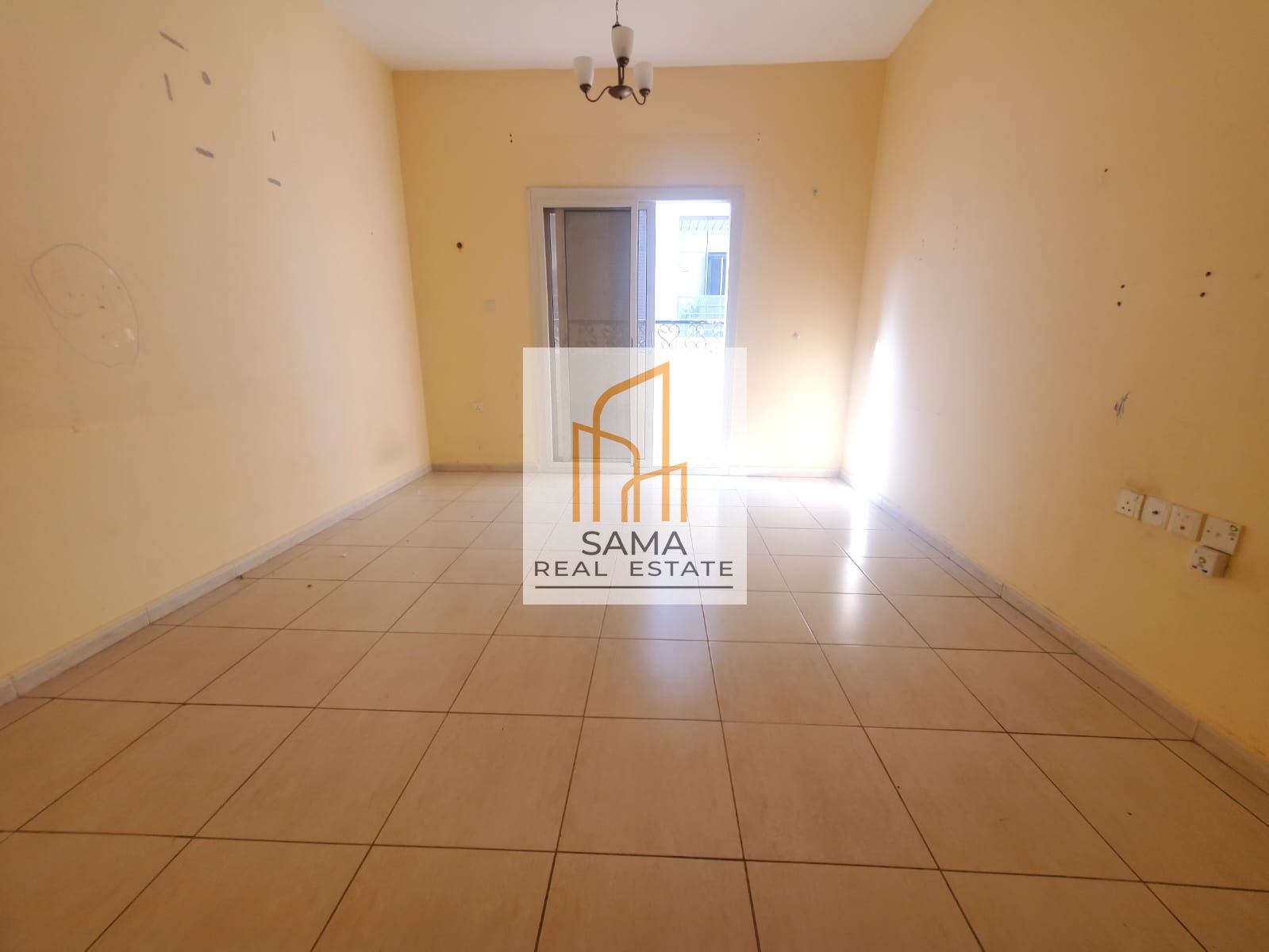 Spacious 1 bhk with full tub washroom balcony Close to dubai exit for family only just on 35k