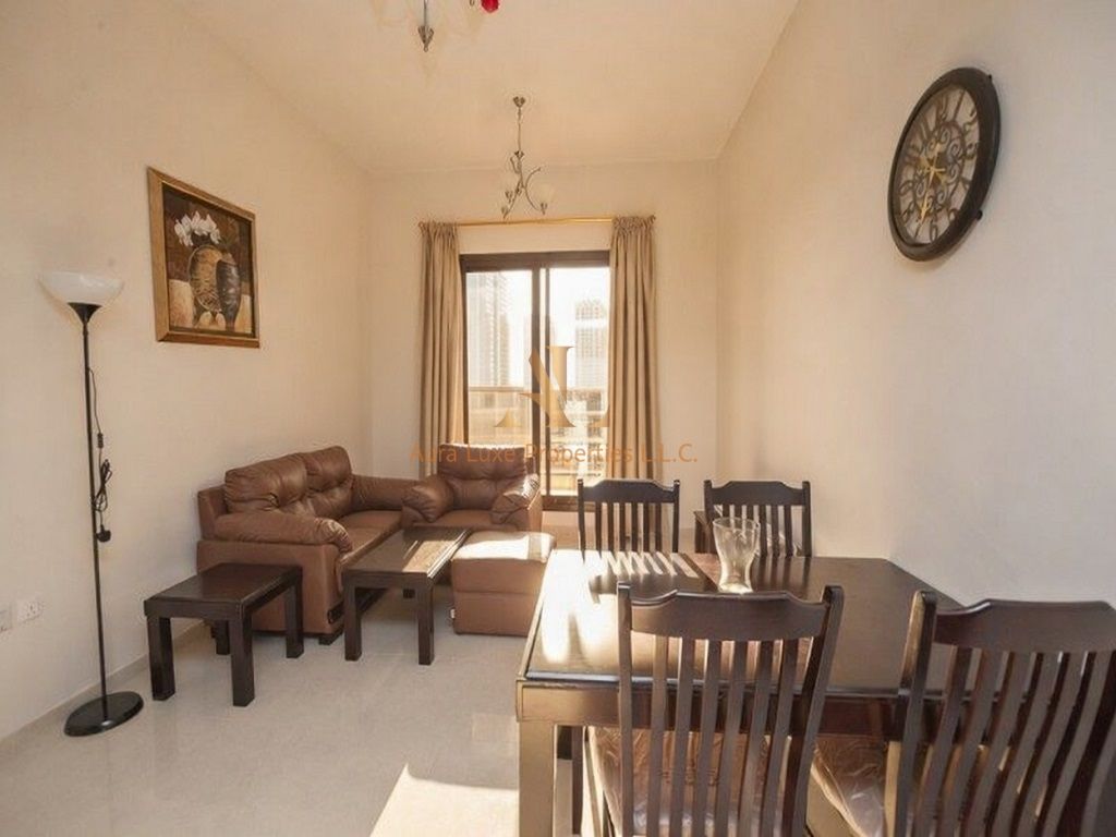 Spacious: Furnished Ready to Move in